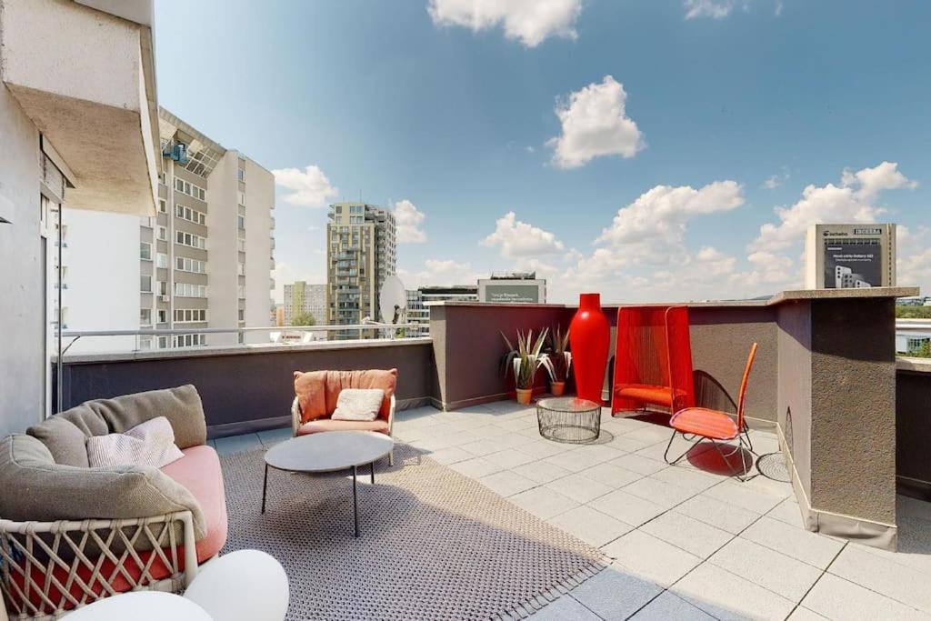 Stylovy Loft S Ohromnou Terasou Apartman Pozsony Kültér fotó