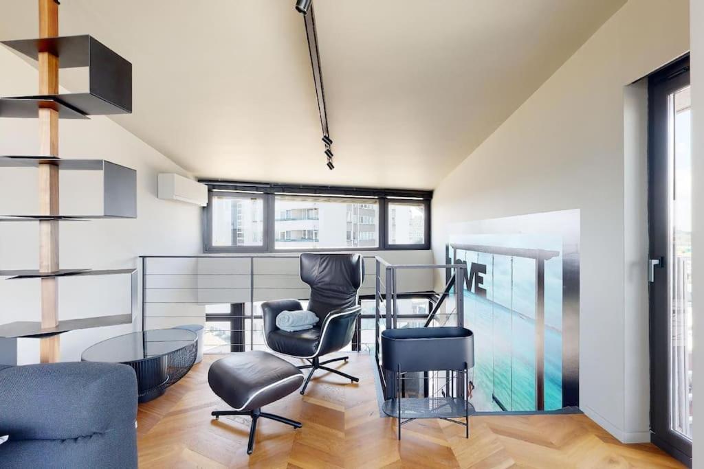 Stylovy Loft S Ohromnou Terasou Apartman Pozsony Kültér fotó